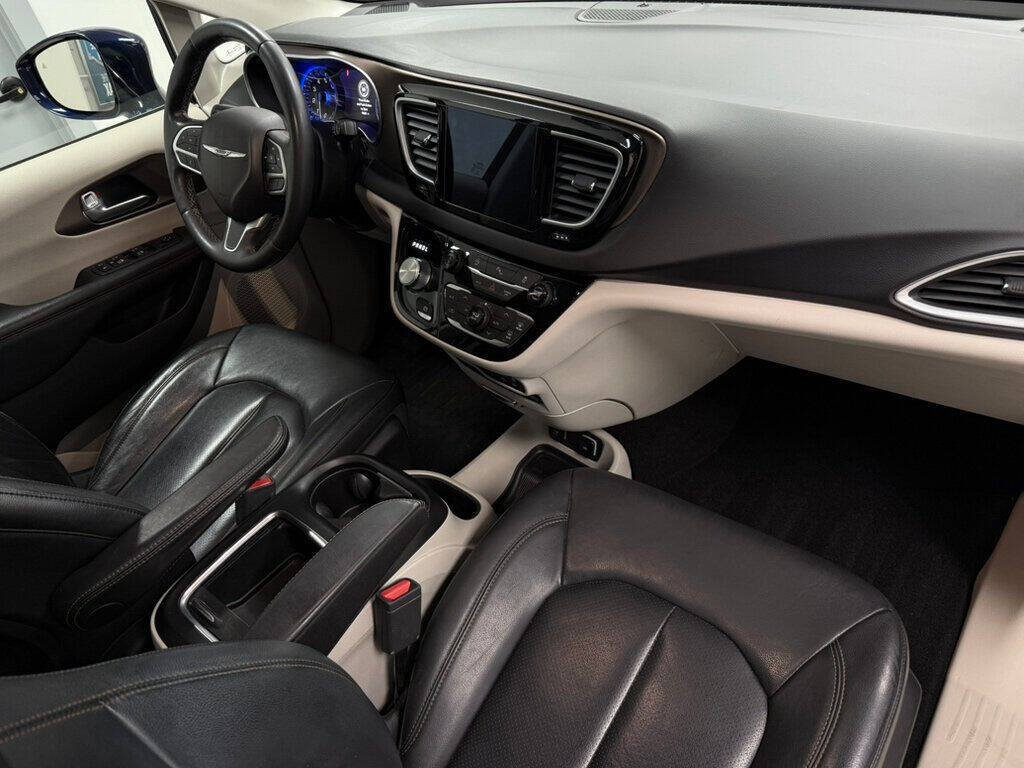 2018 Chrysler Pacifica for sale at Conway Imports in   Streamwood, IL