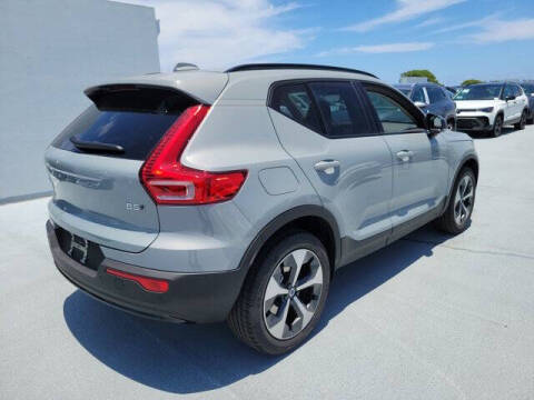 2026 Volvo XC40 B5 Core