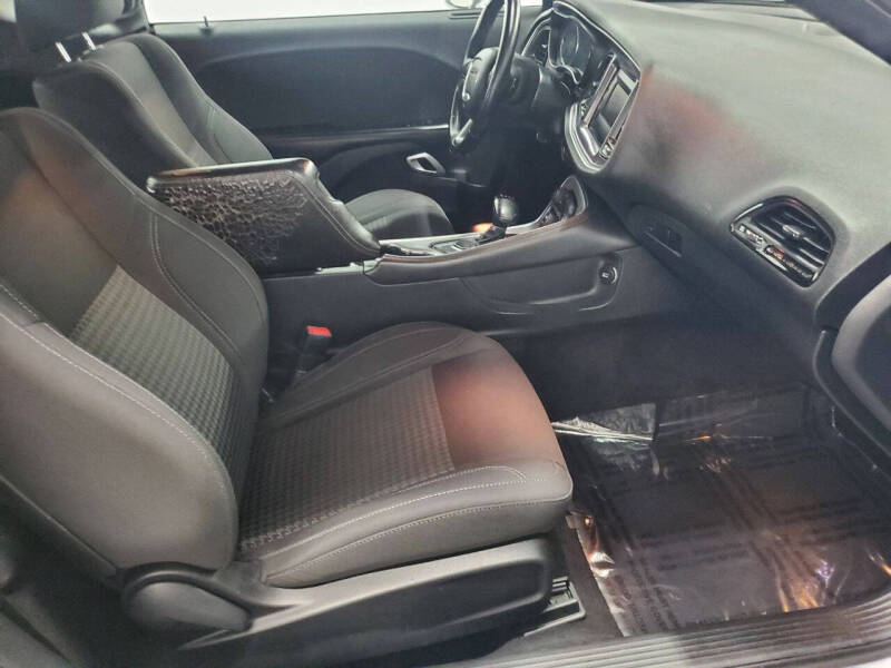 2017 Dodge Challenger SXT