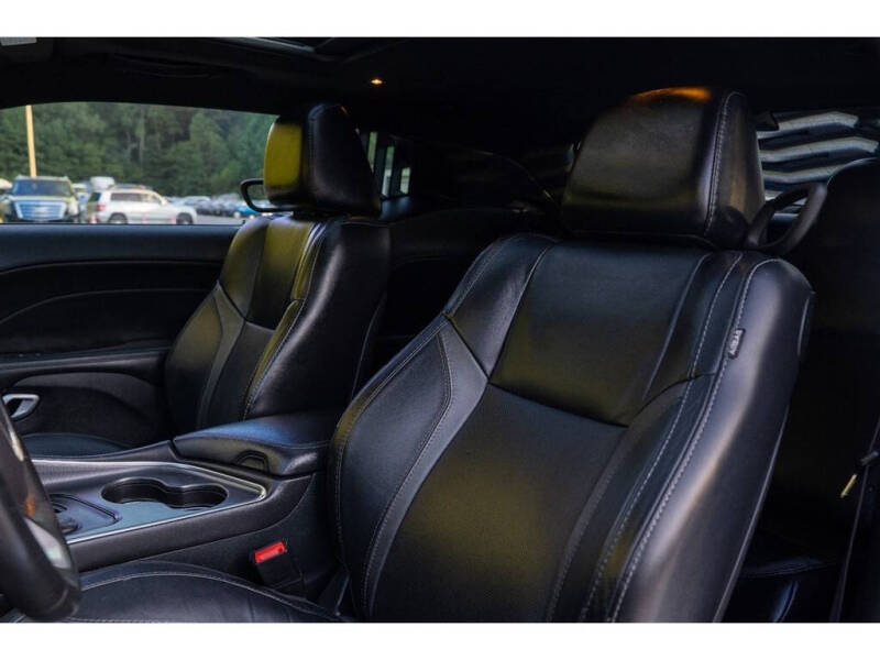 2015 Dodge Challenger SXT Plus