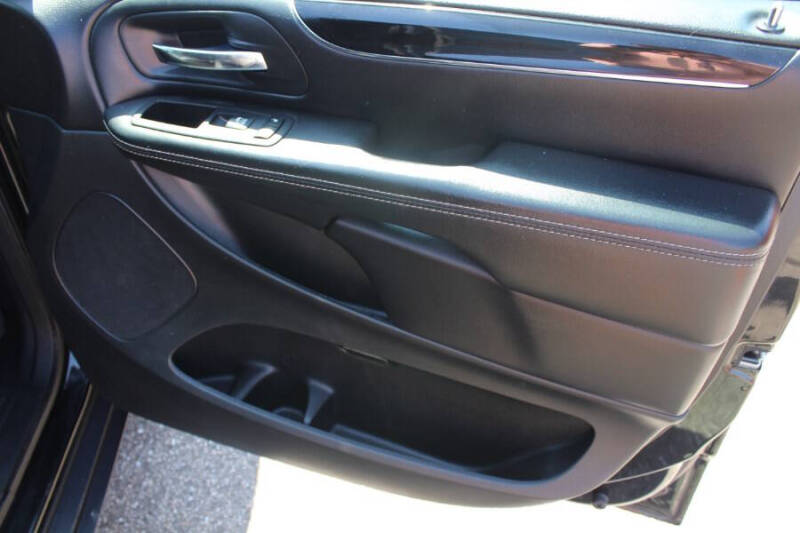 2016 Dodge Grand Caravan SXT Plus