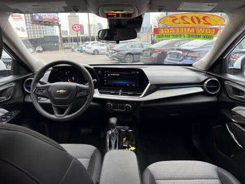 2025 Chevrolet Trax LT