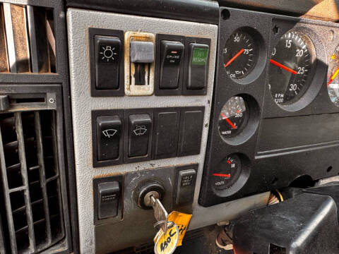1999 Freightliner FL70