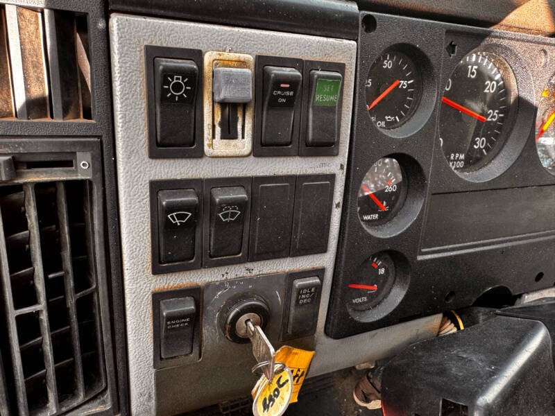 1999 Freightliner FL70