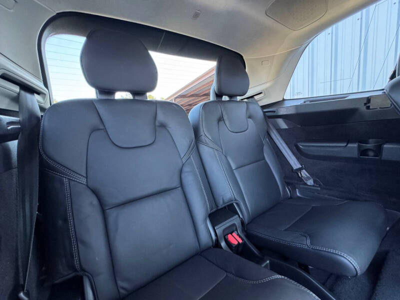 2023 Volvo XC90 Recharge T8 Ultimate Bright Theme 6P