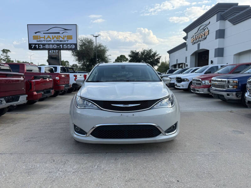 2017 Chrysler Pacifica Touring-L
