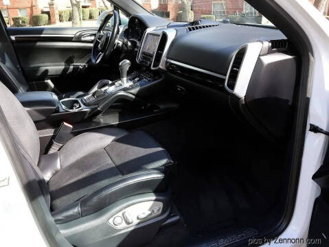 2017 Porsche Cayenne Platinum Edition