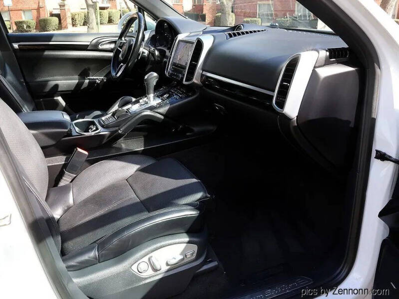 2017 Porsche Cayenne Platinum Edition