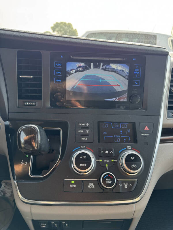 2015 Toyota Sienna XLE 8-Passenger