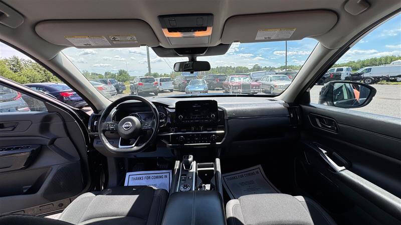 2024 Nissan Pathfinder SV