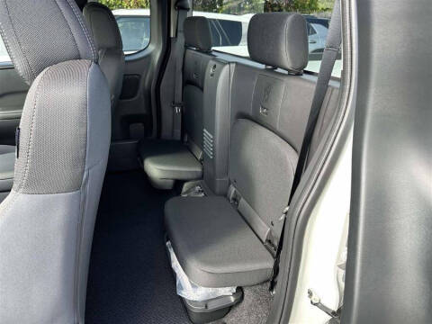 2025 Nissan Frontier SV