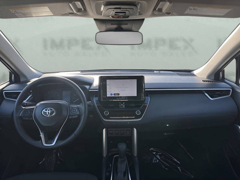 2025 Toyota Corolla Cross LE