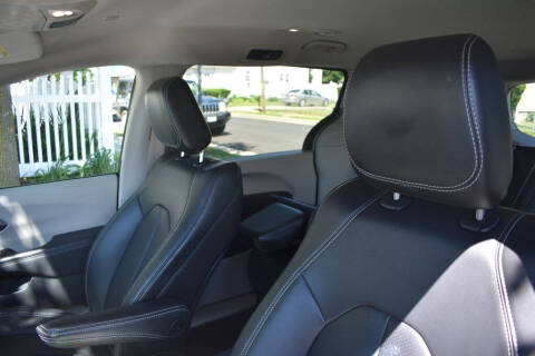 2024 Chrysler Pacifica Plug-In Hybrid Select