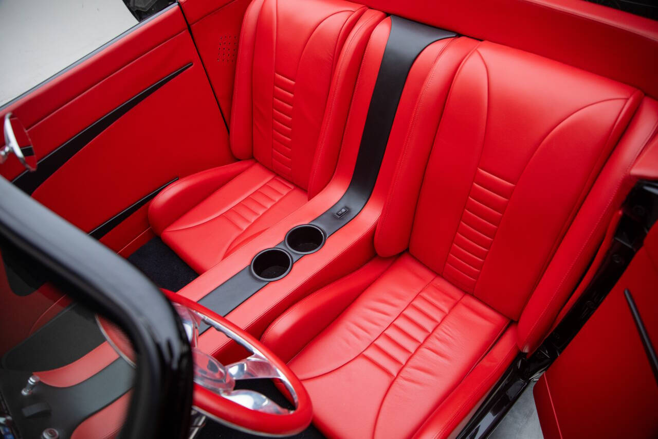 1933 Ford Model 40 53