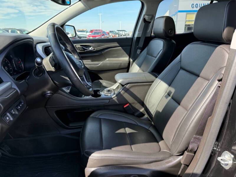 2023 GMC Acadia SLT
