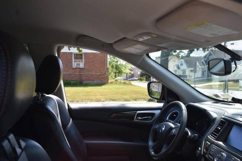 2020 Nissan Pathfinder SV