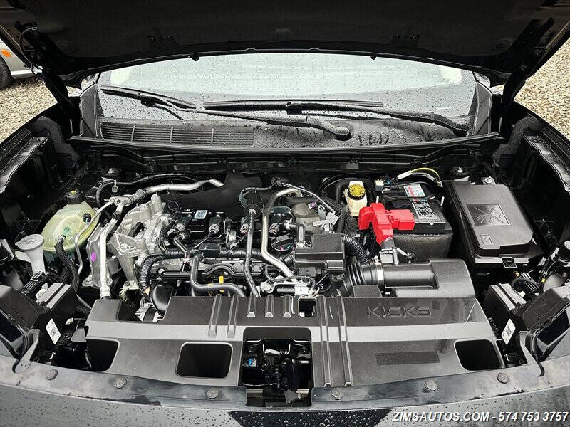 2025 Nissan Kicks SR