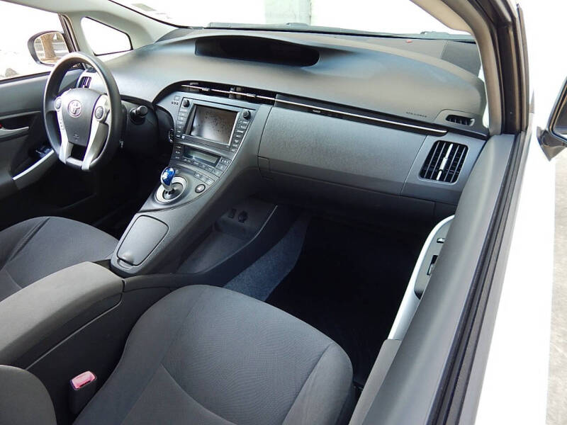 2010 Toyota Prius III
