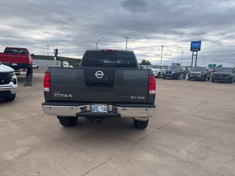 2011 Nissan Titan SV