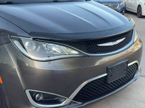 2017 Chrysler Pacifica Touring-L Plus