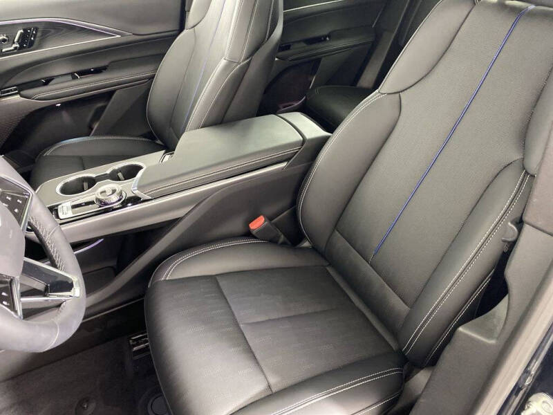 2025 Cadillac LYRIQ Luxury 1