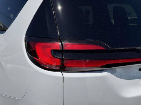 2024 Chrysler Pacifica Plug-In Hybrid Select