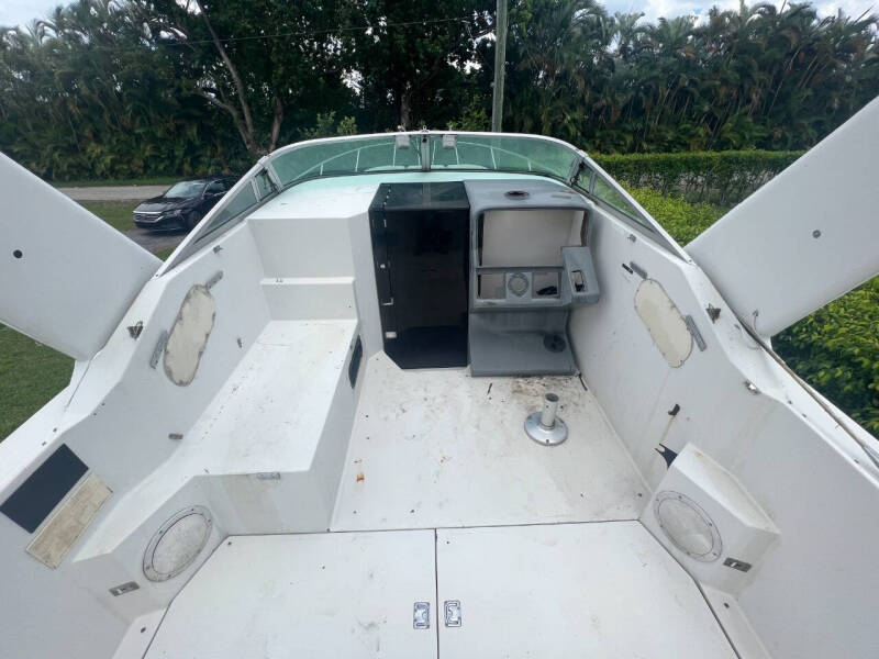 1990 Regal Commodore 265 Cabin Cruiser