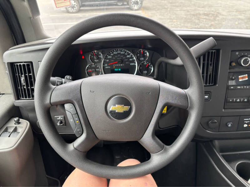 2025 Chevrolet Express 3500