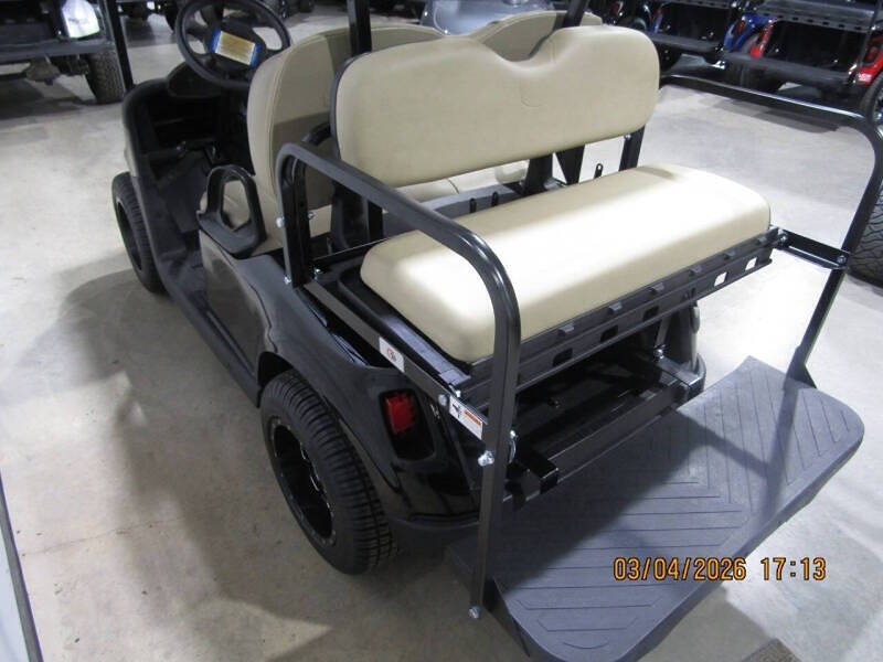 2020 E-Z-GO RXV
