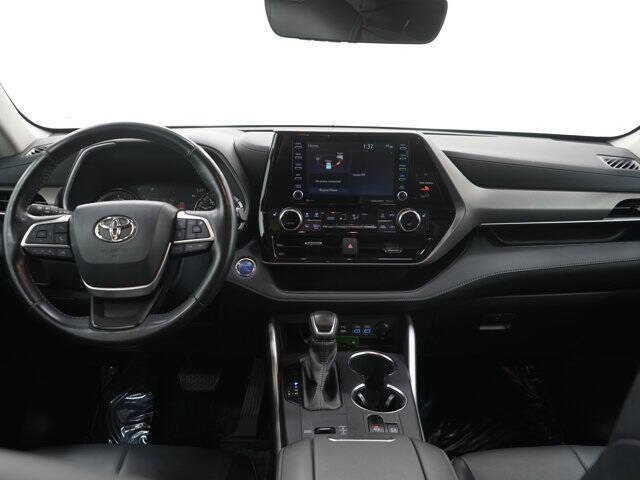 2022 Toyota Highlander Hybrid XLE