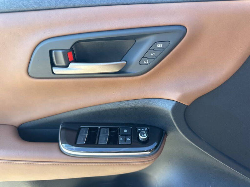 2025 Toyota Crown Signia XLE