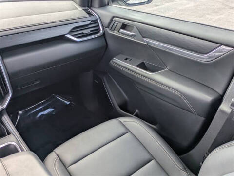 2024 GMC Acadia Elevation