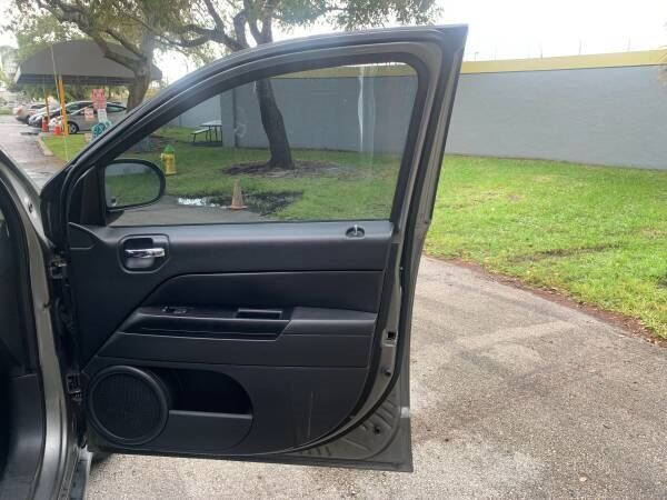 2014 JEEP Compass SUV / Crossover - $8,999
