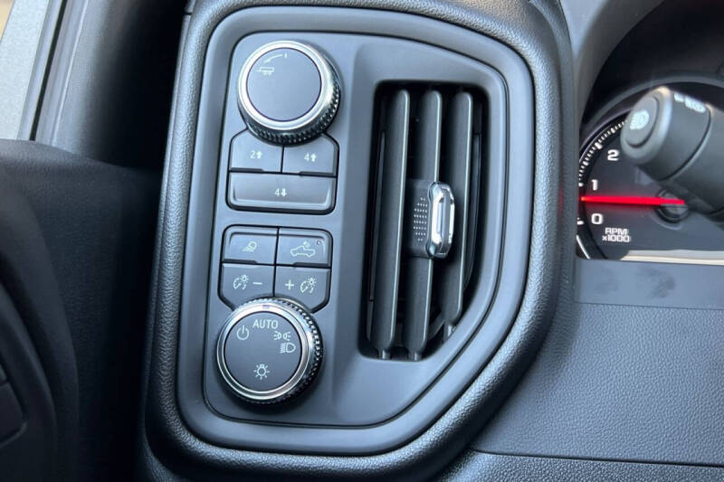 2025 GMC Sierra 2500HD Pro