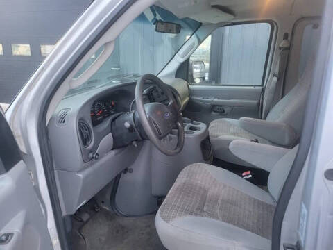 2004 Ford E-Series E-350 SD XLT