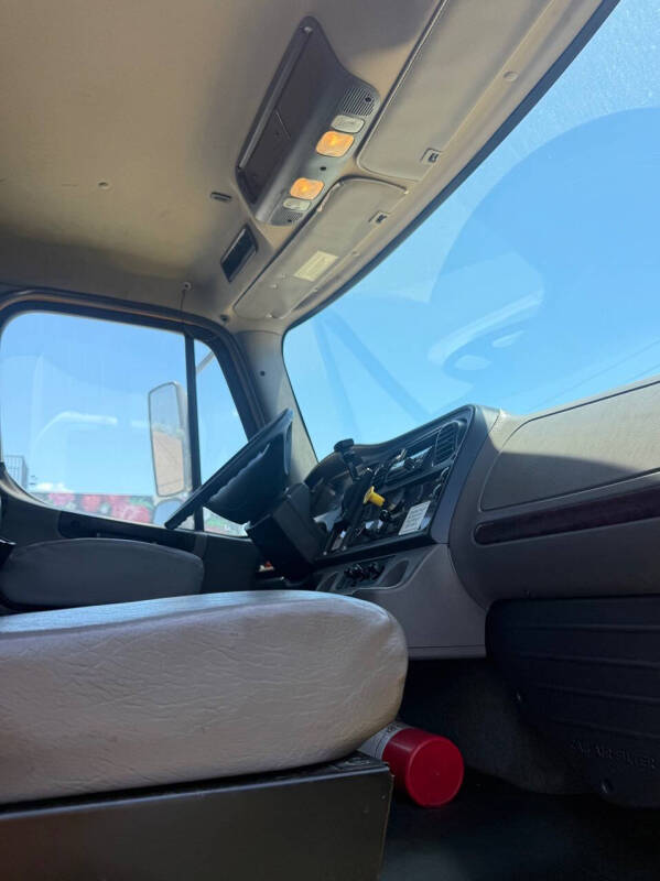 2020 Freightliner M2 106