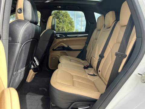 2017 Porsche Cayenne Platinum Edition