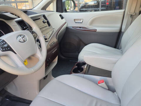 2014 Toyota Sienna XLE 7-Passenger