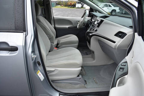 2012 Toyota Sienna Base 7-Passenger