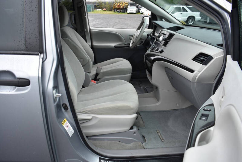2012 Toyota Sienna Base 7-Passenger