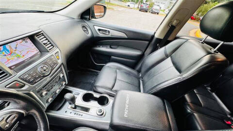 2019 Nissan Pathfinder SL