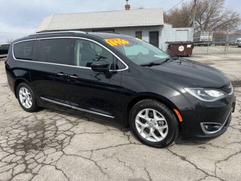 2017 Chrysler Pacifica Touring-L Plus