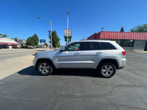 2013 Jeep Grand Cherokee for sale at Select Auto Group in Wyoming MI