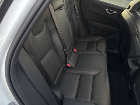 2025 Volvo XC60 B5 Core Dark Theme