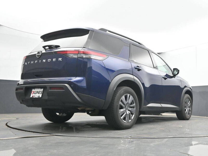 2025 Nissan Pathfinder SV