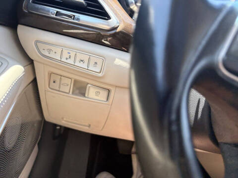 2017 Genesis G90