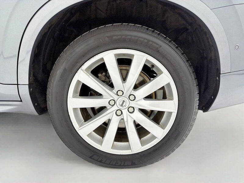 2016 Volvo XC90 T6 Momentum