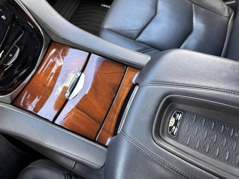 2017 Cadillac Escalade Luxury