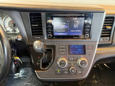 2020 Toyota Sienna SE 8-Passenger