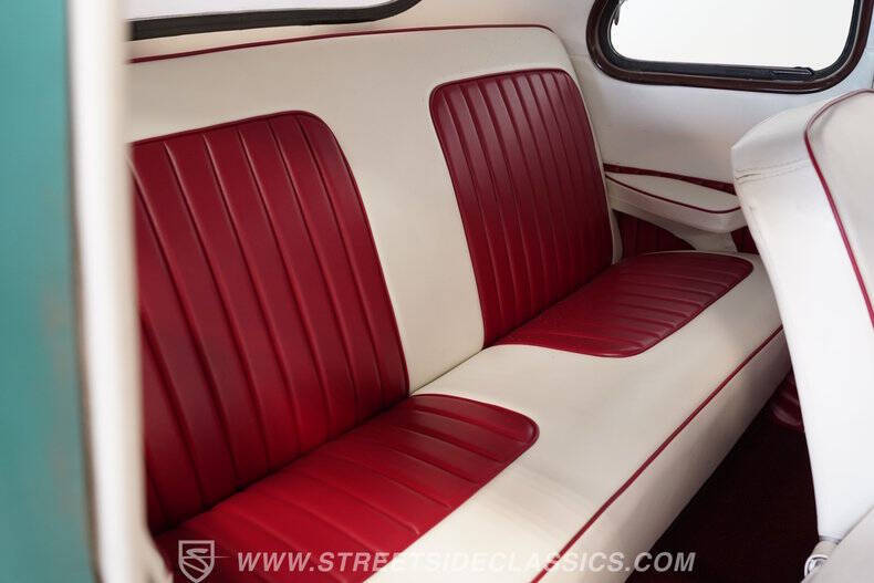 1948 Ford Deluxe